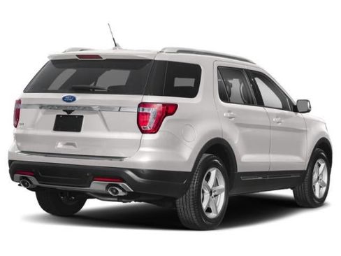 Used 2019 Ford Explorer XLT w/ Equipment Group 202A image 3