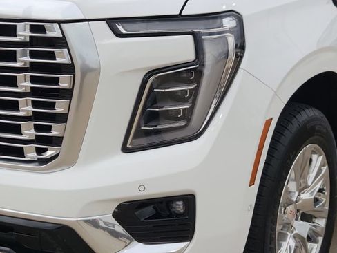 Used 2025 GMC Yukon Denali AWD/4WD image 9