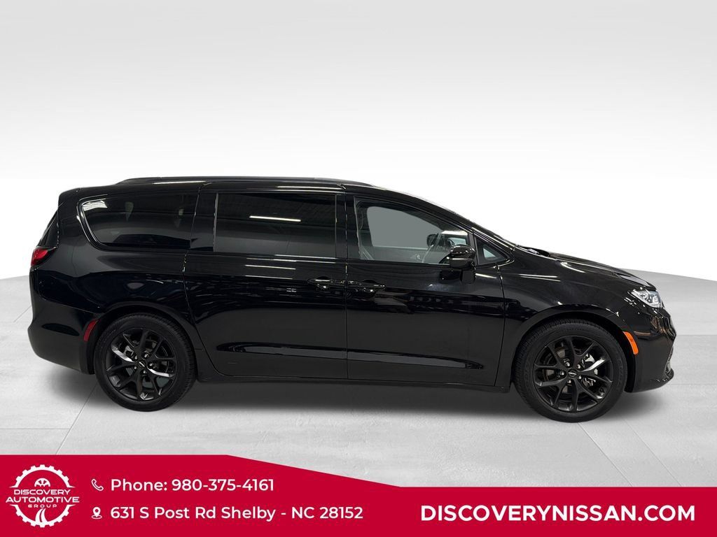 Used 2025 Chrysler Pacifica Limited FWD image 5