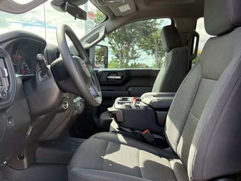 Used 2026 Chevrolet Silverado 2500 Custom AWD/4WD image 9