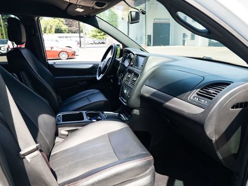 Used 2017 Dodge Grand Caravan GT FWD image 24