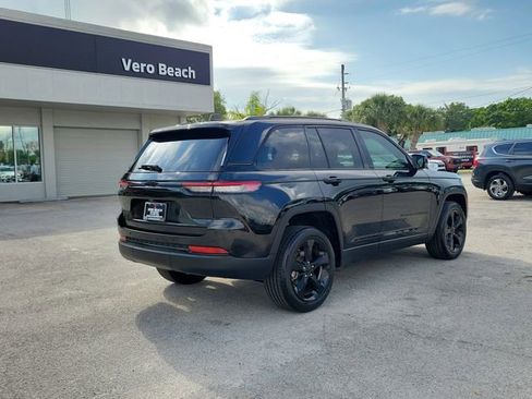 Used 2024 Jeep Grand Cherokee Altitude image 6