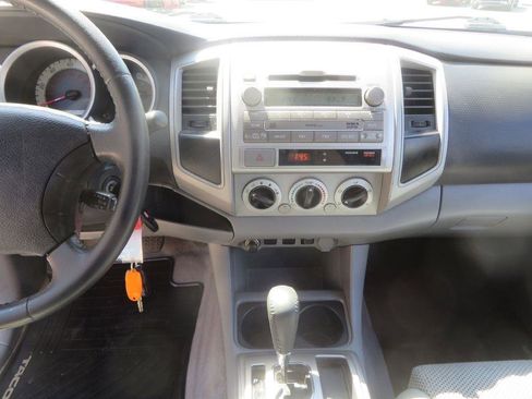 Used 2011 Toyota Tacoma PreRunner w/ TRD Off-Road Pkg image 17