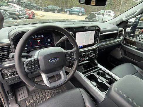 Used 2025 Ford F250 Lariat w/ Chrome Package image 24