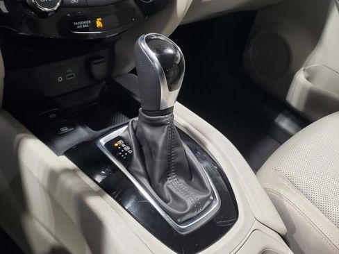 Used 2022 Nissan Rogue Sport SL image 30