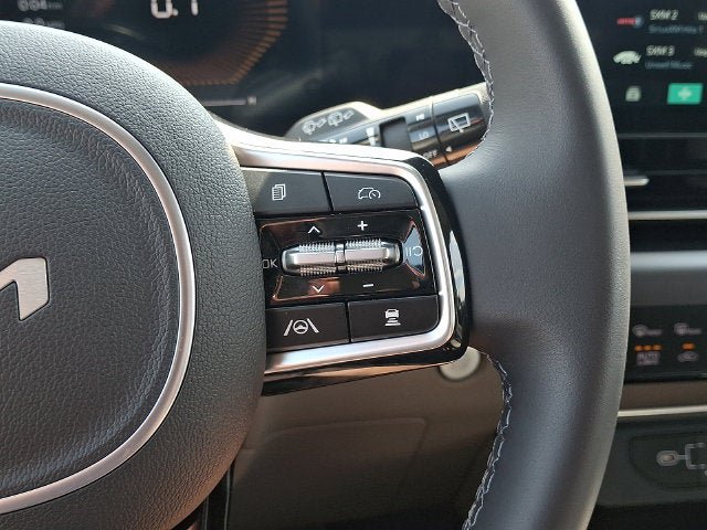Used 2026 Kia Carnival FWD image 23
