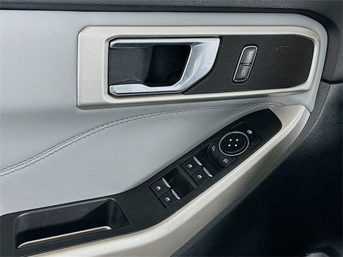 Used 2022 Ford Explorer XLT w/ Equipment Group 202A image 10