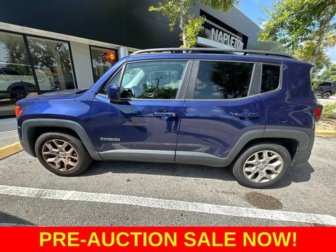 Used 2017 Jeep Renegade Latitude FWD image 3