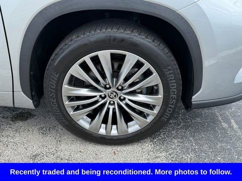 Used 2022 Toyota Highlander Platinum FWD image 19