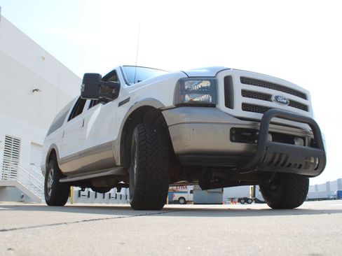 Used 2005 Ford Excursion Eddie Bauer RWD image 22