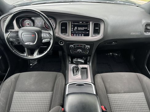 Used 2023 Dodge Charger SXT image 2