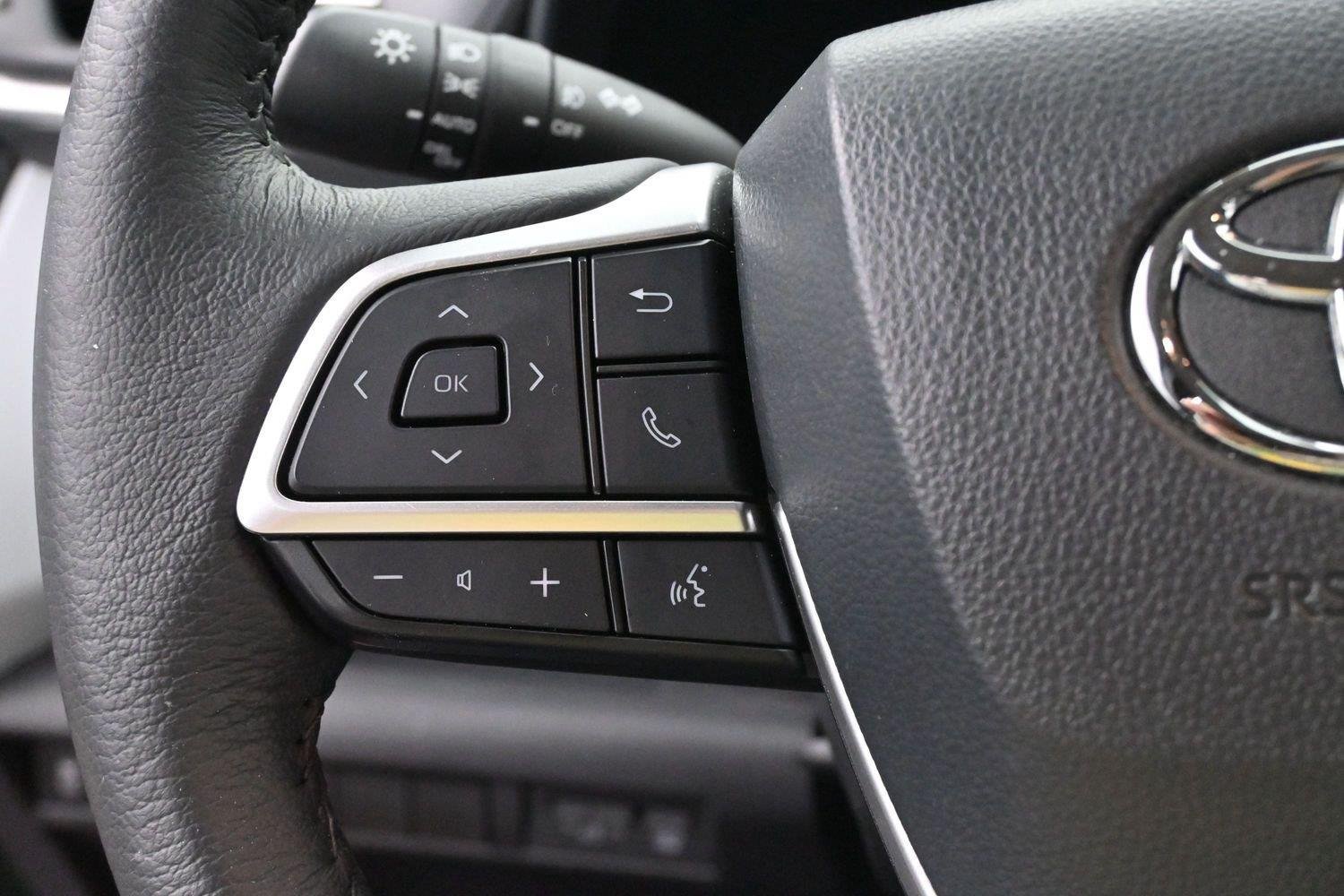 Used 2025 Toyota Sienna XLE FWD image 18