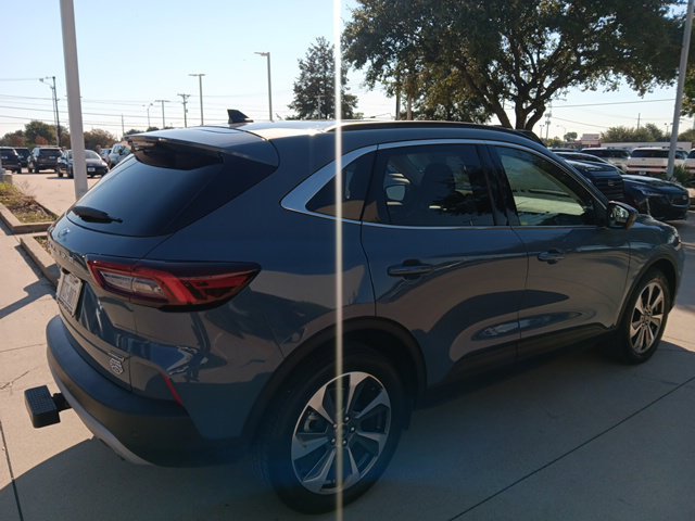 Used 2023 Ford Escape Platinum w/ Premium Technology Package AWD/4WD image 4