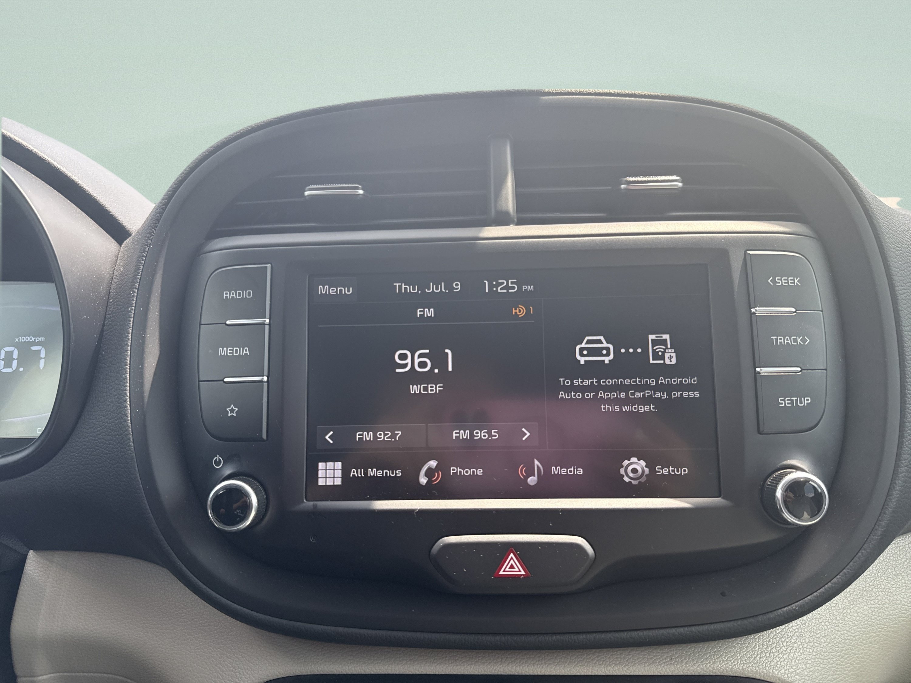 Used 2025 Kia Soul LX w/ LX Technology Package FWD image 15