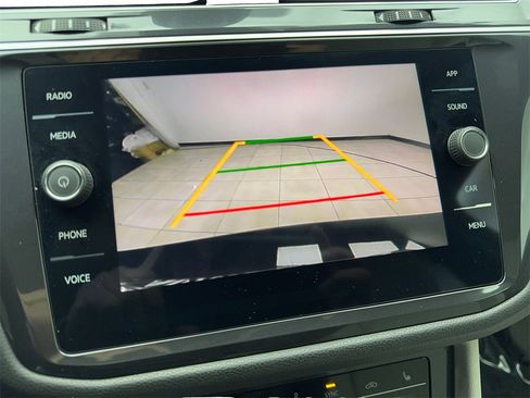 Used 2024 Volkswagen Tiguan SE R-Line image 65