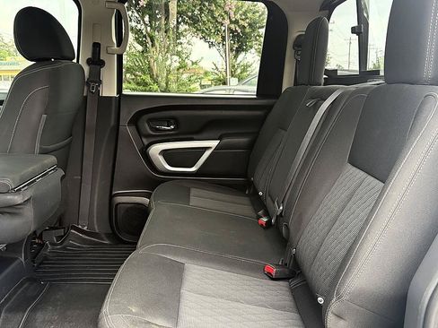 Used 2018 Nissan Titan SV RWD image 9