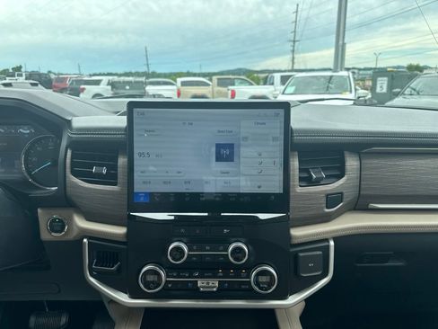 Used 2024 Ford Expedition Limited AWD/4WD image 17