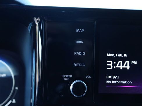 Used 2023 Kia Sorento SX image 29