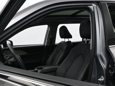 Used 2025 Toyota Grand Highlander AWD image 10