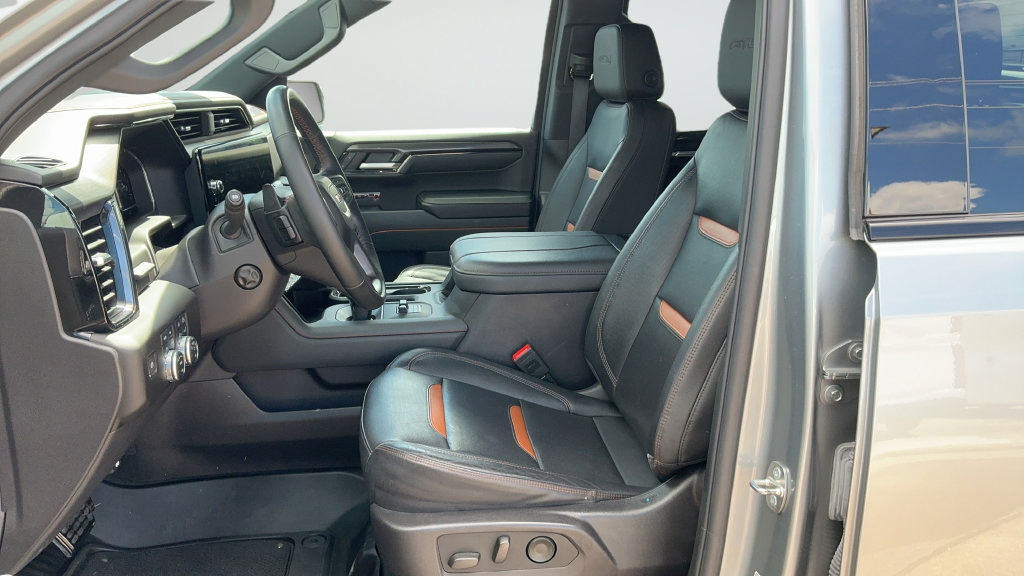 Used 2024 GMC Sierra 1500 AT4 w/ Technology Package AWD/4WD image 17