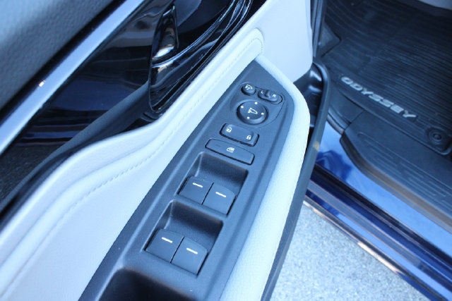 Used 2024 Honda Odyssey Elite image 11