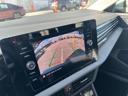 Used 2025 Volkswagen Jetta SE image 17