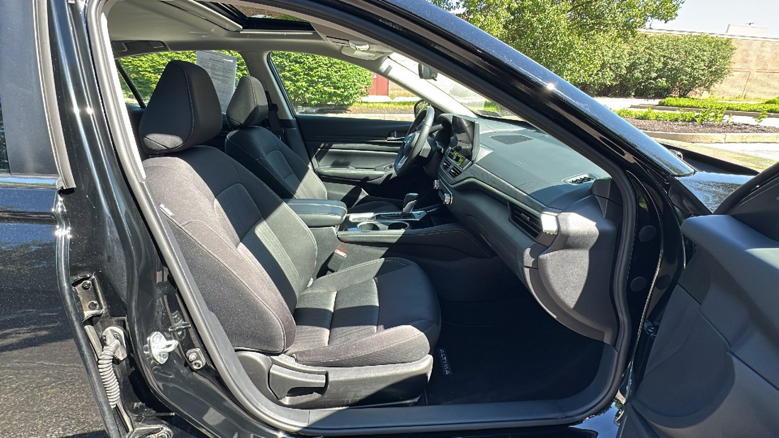 Certified 2024 Nissan Altima 2.5 SV w/ SV Premium Package AWD/4WD image 24