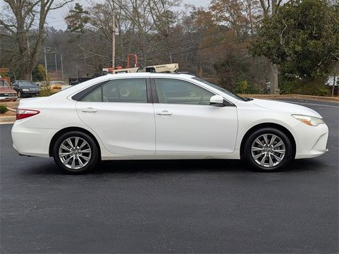 Used 2015 Toyota Camry image 5