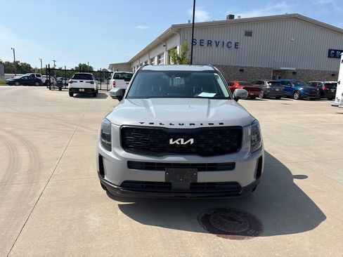 Used 2022 Kia Telluride EX w/ EX Premium Package AWD/4WD image 2