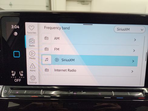 Used 2025 Volkswagen Atlas SE image 47