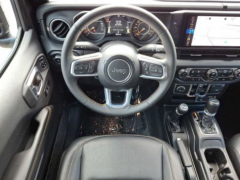 Used 2024 Jeep Wrangler Unlimited Sahara w/ Technology Group AWD/4WD image 27