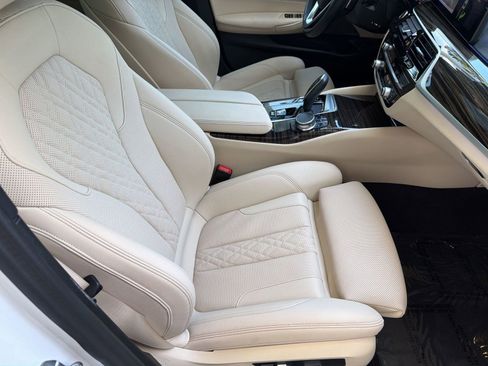 Used 2023 BMW 530i w/ Premium Package RWD image 33