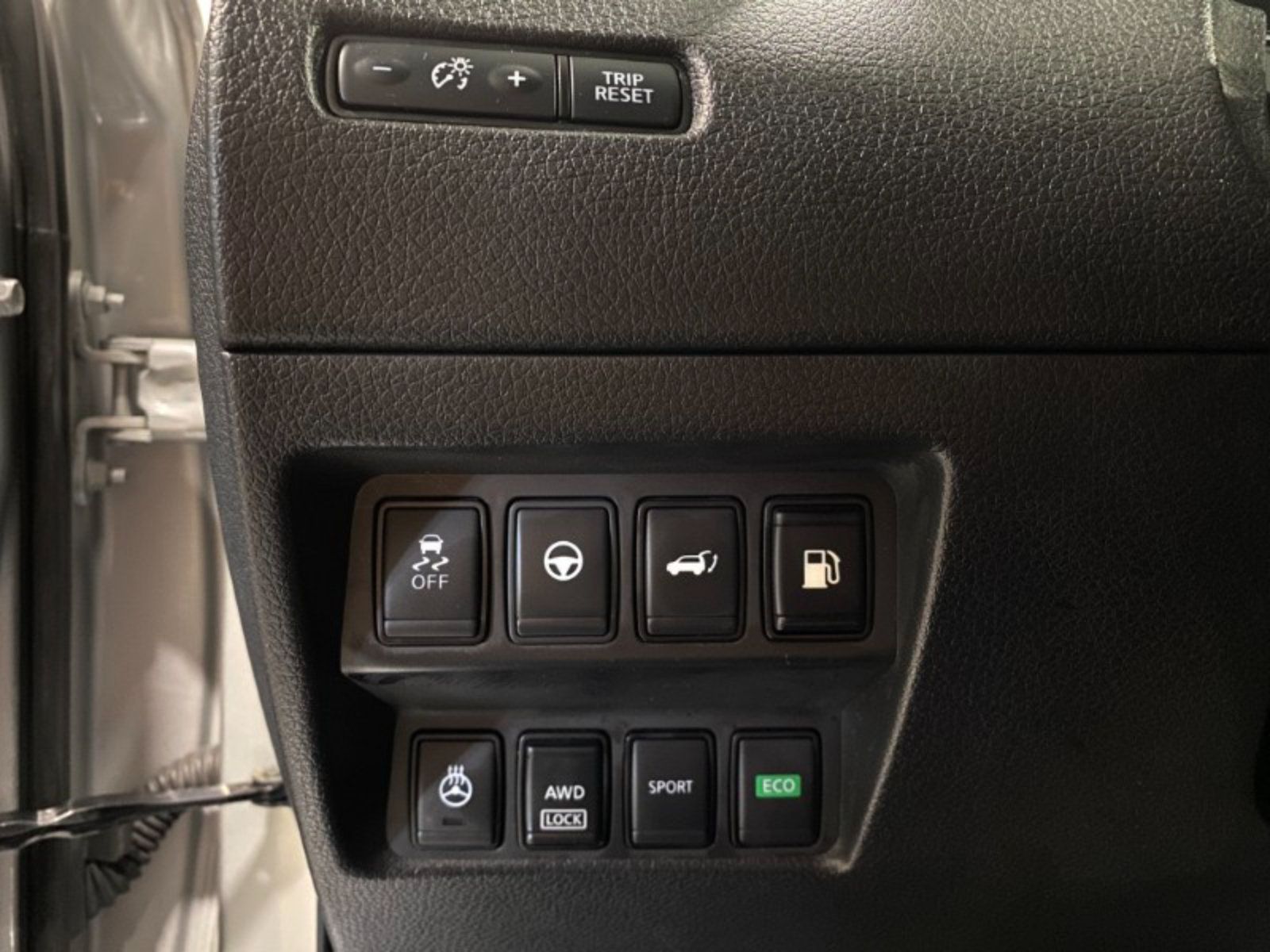 Used 2020 Nissan Rogue SV w/ Sun & Sound Touring Package AWD/4WD image 40