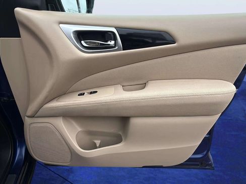 Used 2017 Nissan Pathfinder SV image 20