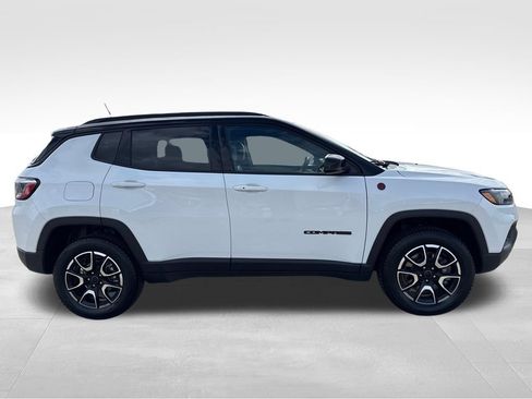 Used 2025 Jeep Compass Trailhawk AWD/4WD image 6