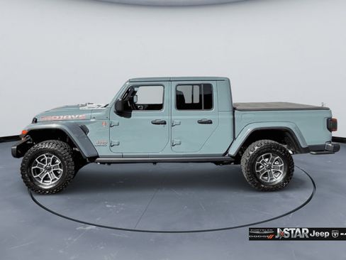 Used 2025 Jeep Gladiator Mojave AWD/4WD image 9