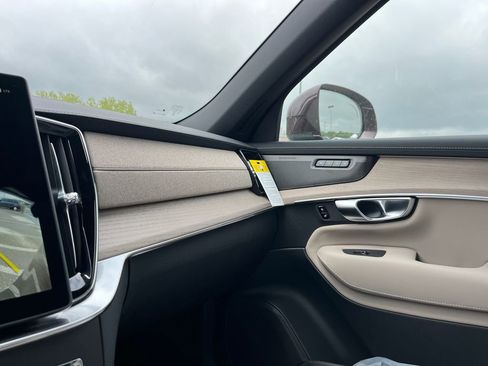 New 2026 Volvo XC90 T8 Ultra w/ Protection Package Premier AWD/4WD image 19