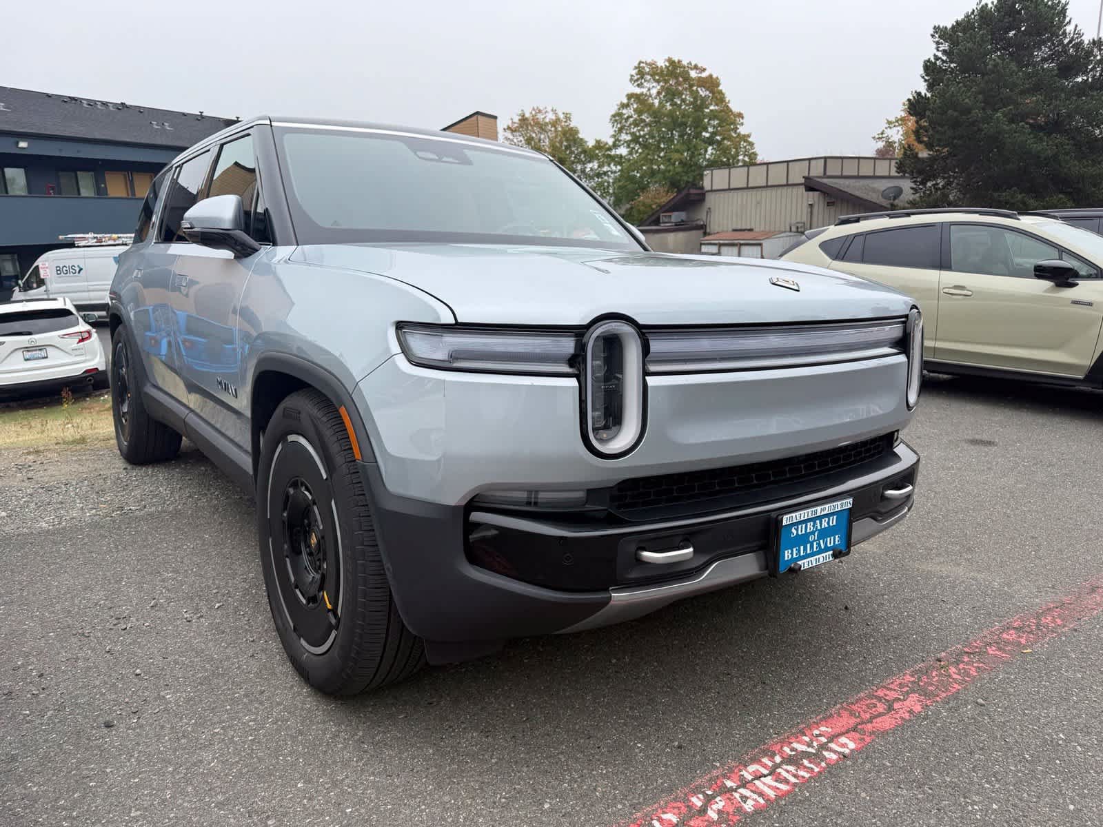 Used 2025 Rivian R1S Adventure Dual AWD/4WD image 4