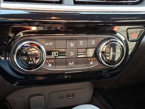 Certified 2024 Chevrolet Trax RS w/ Driver Confidence Package image 17