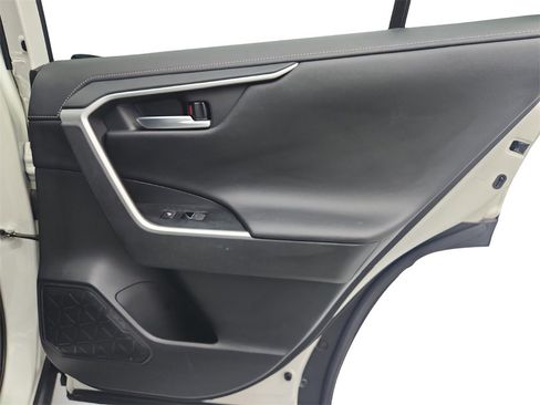 Used 2022 Toyota RAV4 Limited image 27