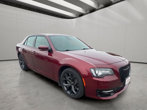 Used 2022 Chrysler 300 S w/ Comfort Group image 7