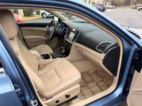 Used 2011 Chrysler 300 Limited image 12