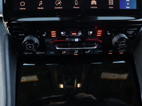 New 2025 Jeep Grand Cherokee L Overland w/ Luxury Tech Group IV image 8