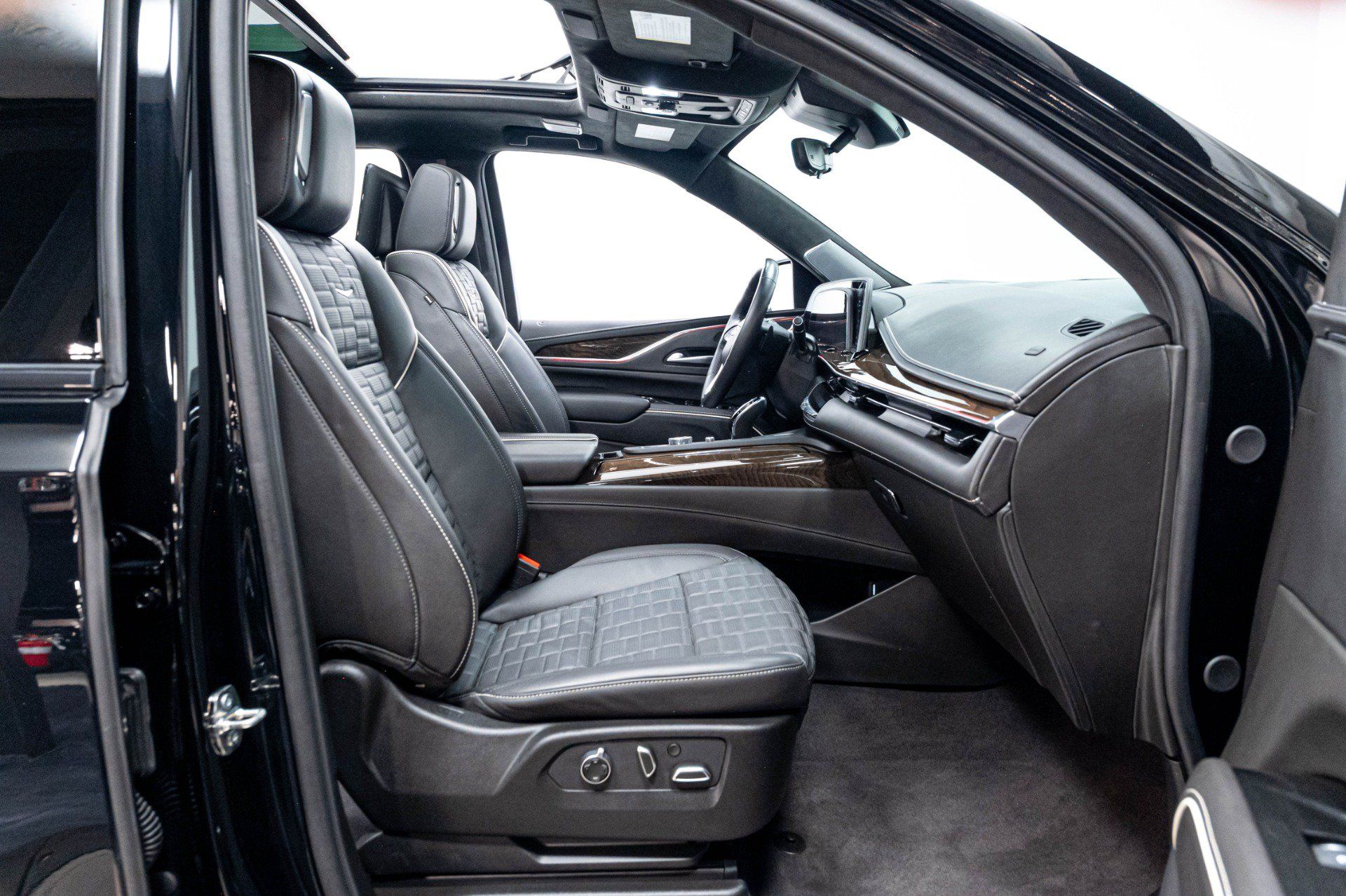 Used 2024 Cadillac Escalade Sport Platinum AWD/4WD image 28