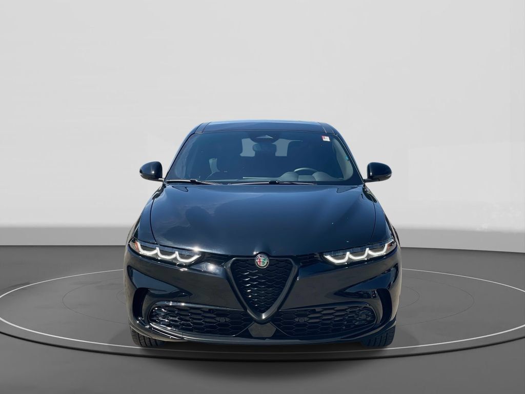 Used 2025 Alfa Romeo Tonale w/ Premium Package AWD/4WD image 2