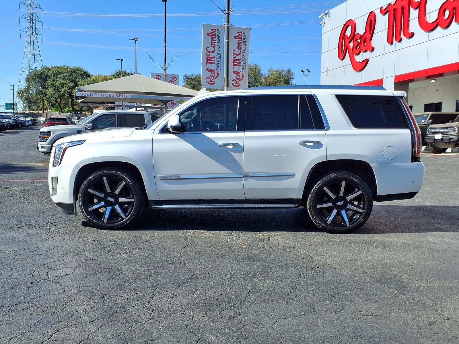 Used 2020 Cadillac Escalade Luxury RWD image 9
