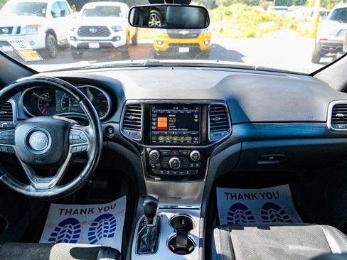 Used 2021 Jeep Grand Cherokee Laredo X image 17