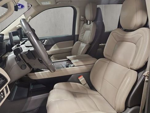 Used 2024 Lincoln Navigator Reserve image 13