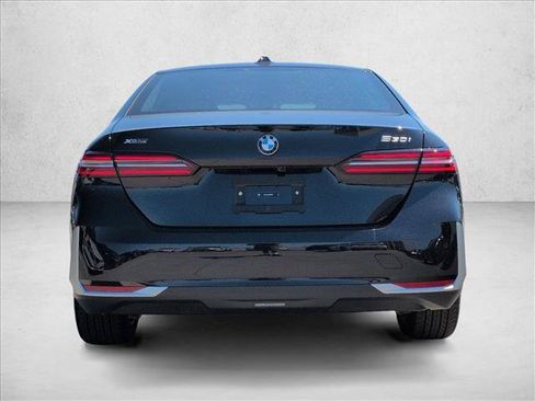 Used 2027 BMW 530i xDrive w/ Premium Package AWD/4WD image 8