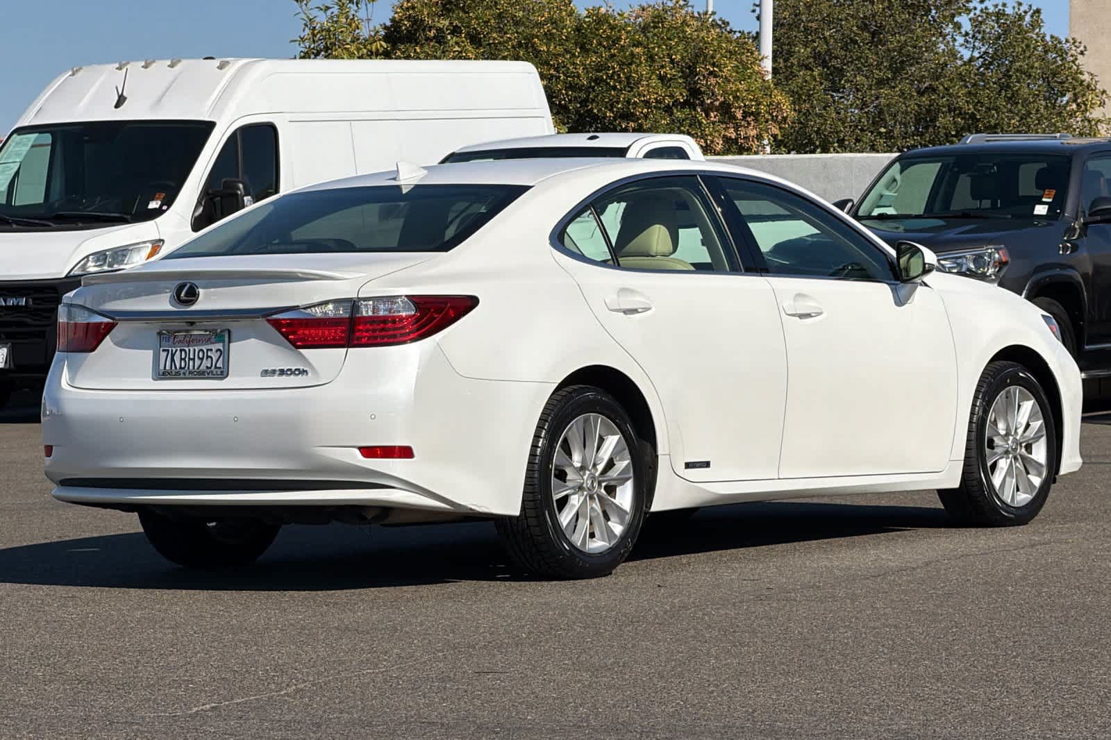 Used 2015 Lexus ES 300h w/ Navigation System Package FWD image 2